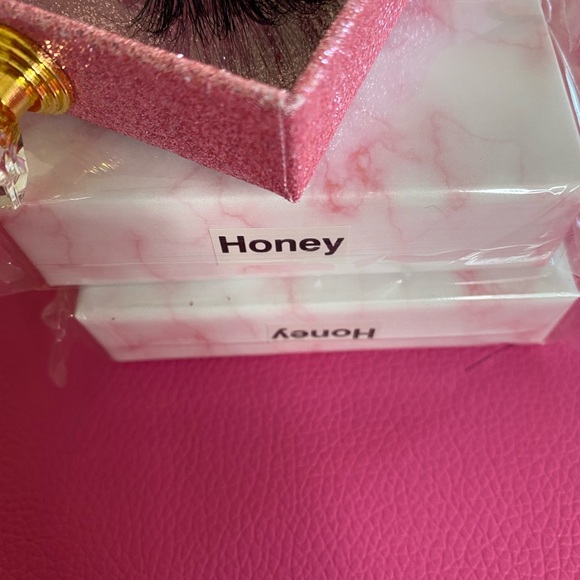 Eyelash extensions - Picture 6 of 12